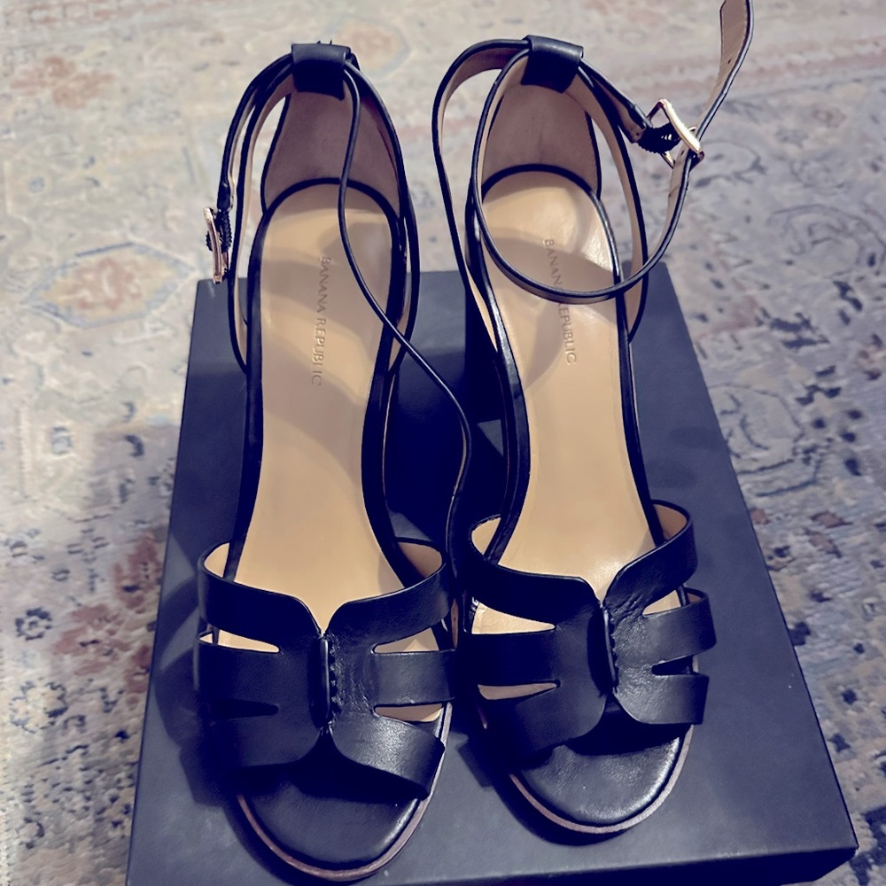 Banana republic heel, black, size 9